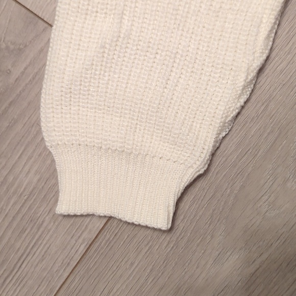 Boohoo | Vneck Sweater - Picture 2 of 3